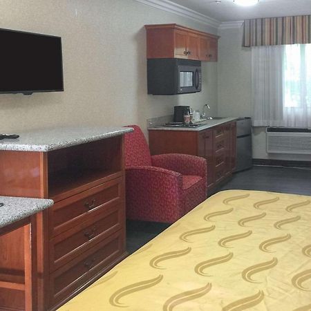 Quality Inn & Suites Oceanside Near Camp Pendleton Buitenkant foto