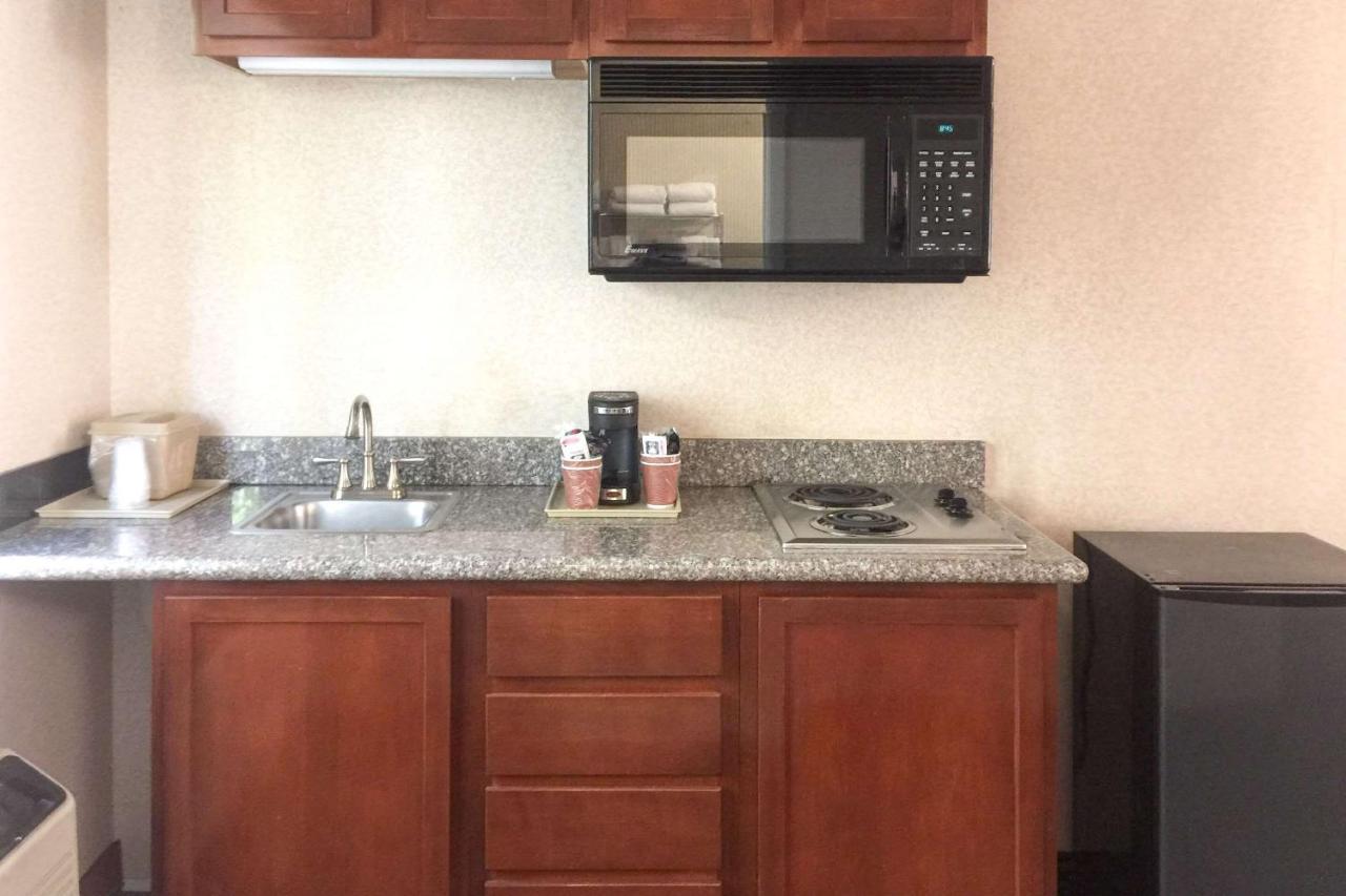 Quality Inn & Suites Oceanside Near Camp Pendleton Buitenkant foto