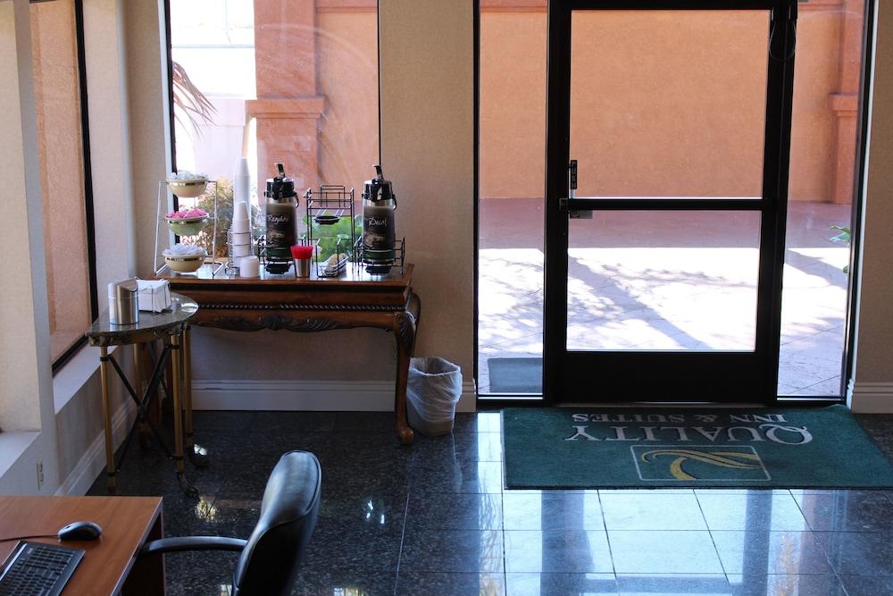 Quality Inn & Suites Oceanside Near Camp Pendleton Buitenkant foto