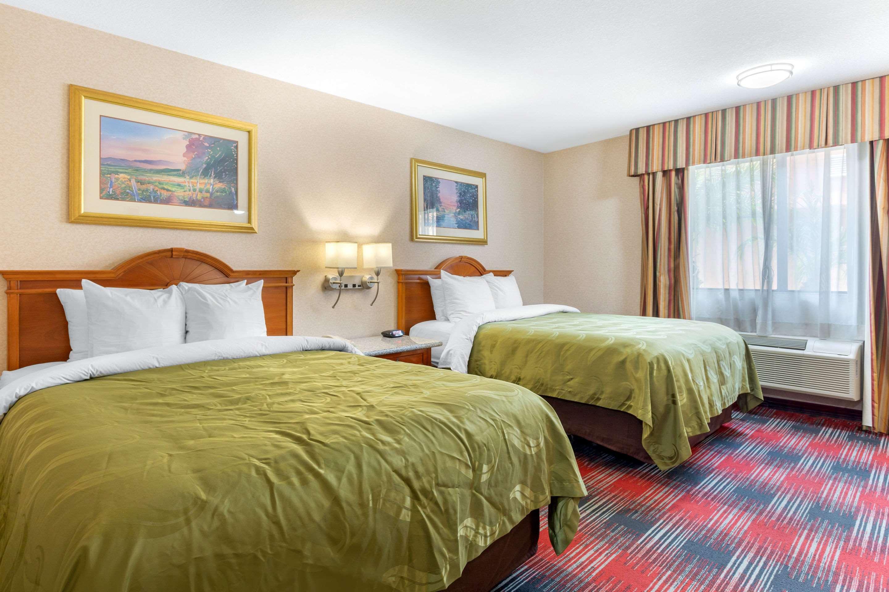 Quality Inn & Suites Oceanside Near Camp Pendleton Buitenkant foto