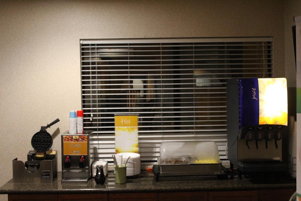 Quality Inn & Suites Oceanside Near Camp Pendleton Buitenkant foto