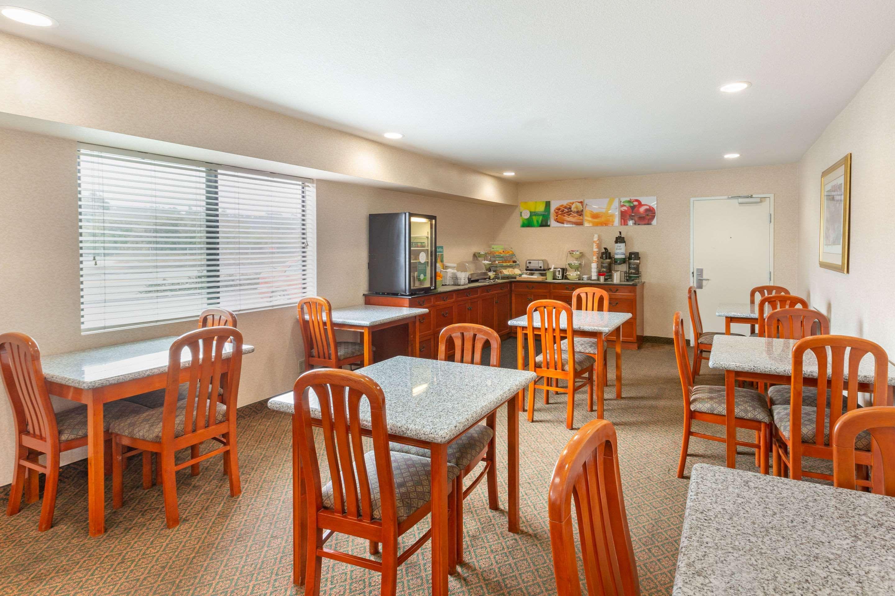 Quality Inn & Suites Oceanside Near Camp Pendleton Buitenkant foto