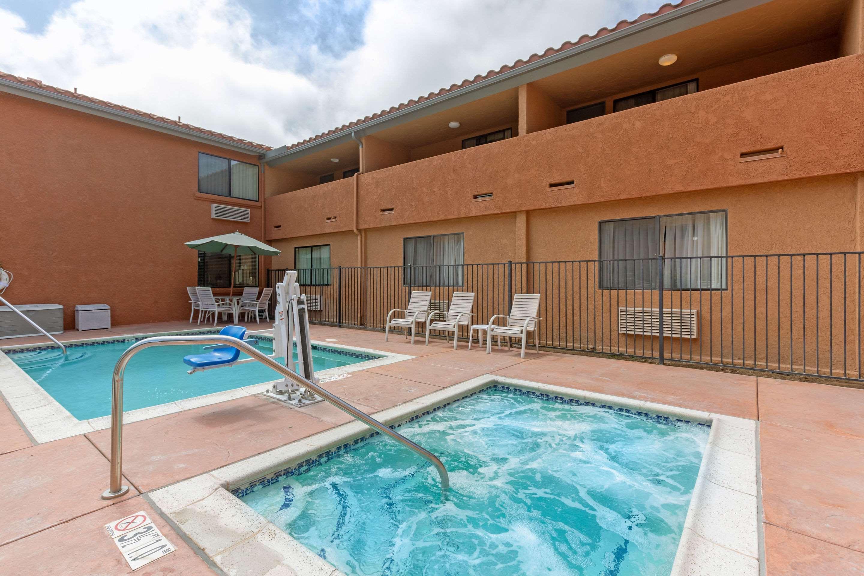 Quality Inn & Suites Oceanside Near Camp Pendleton Buitenkant foto