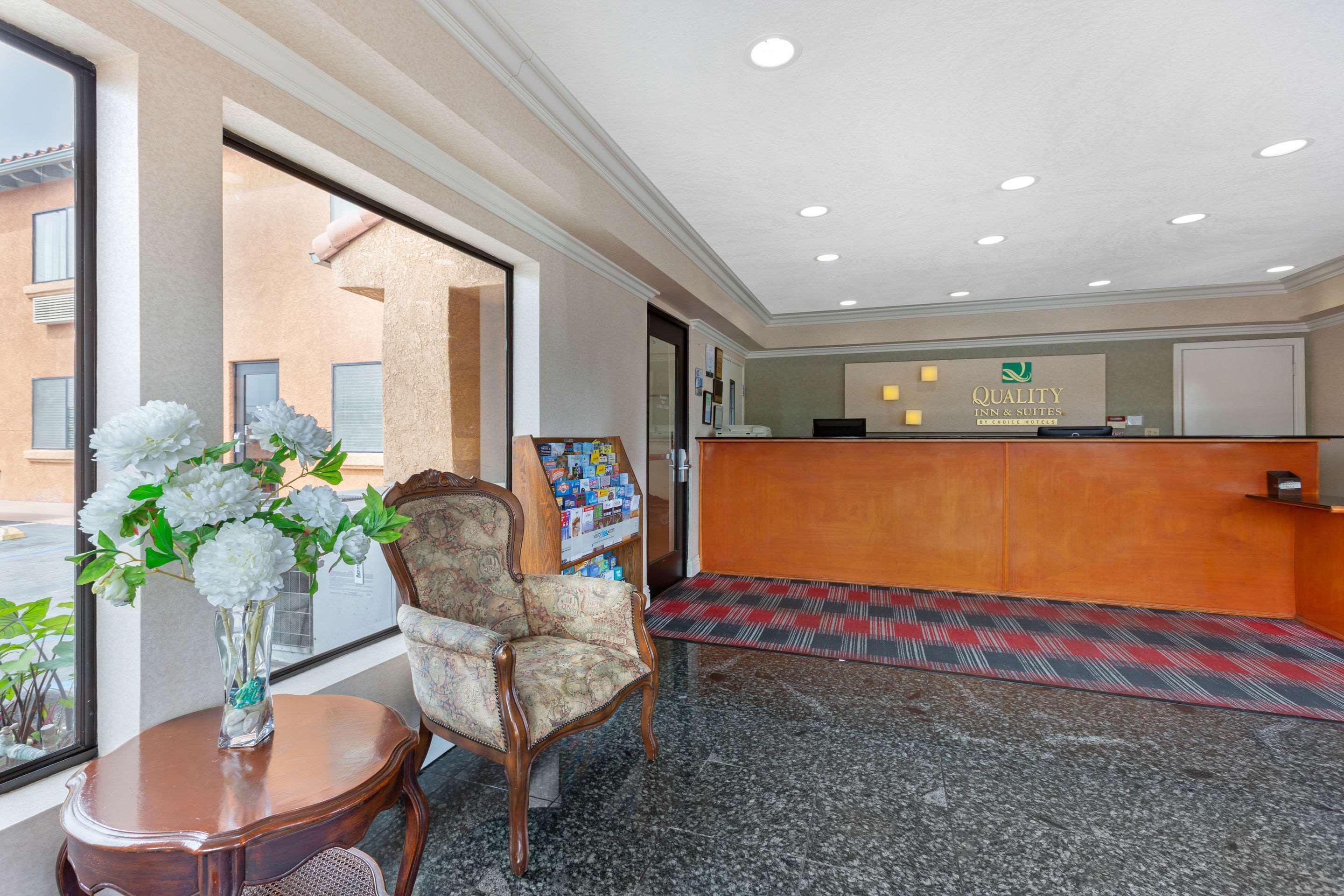 Quality Inn & Suites Oceanside Near Camp Pendleton Buitenkant foto