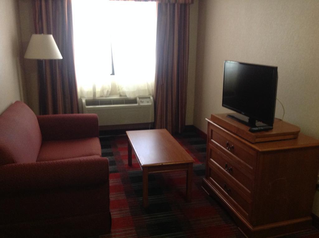 Quality Inn & Suites Oceanside Near Camp Pendleton Buitenkant foto