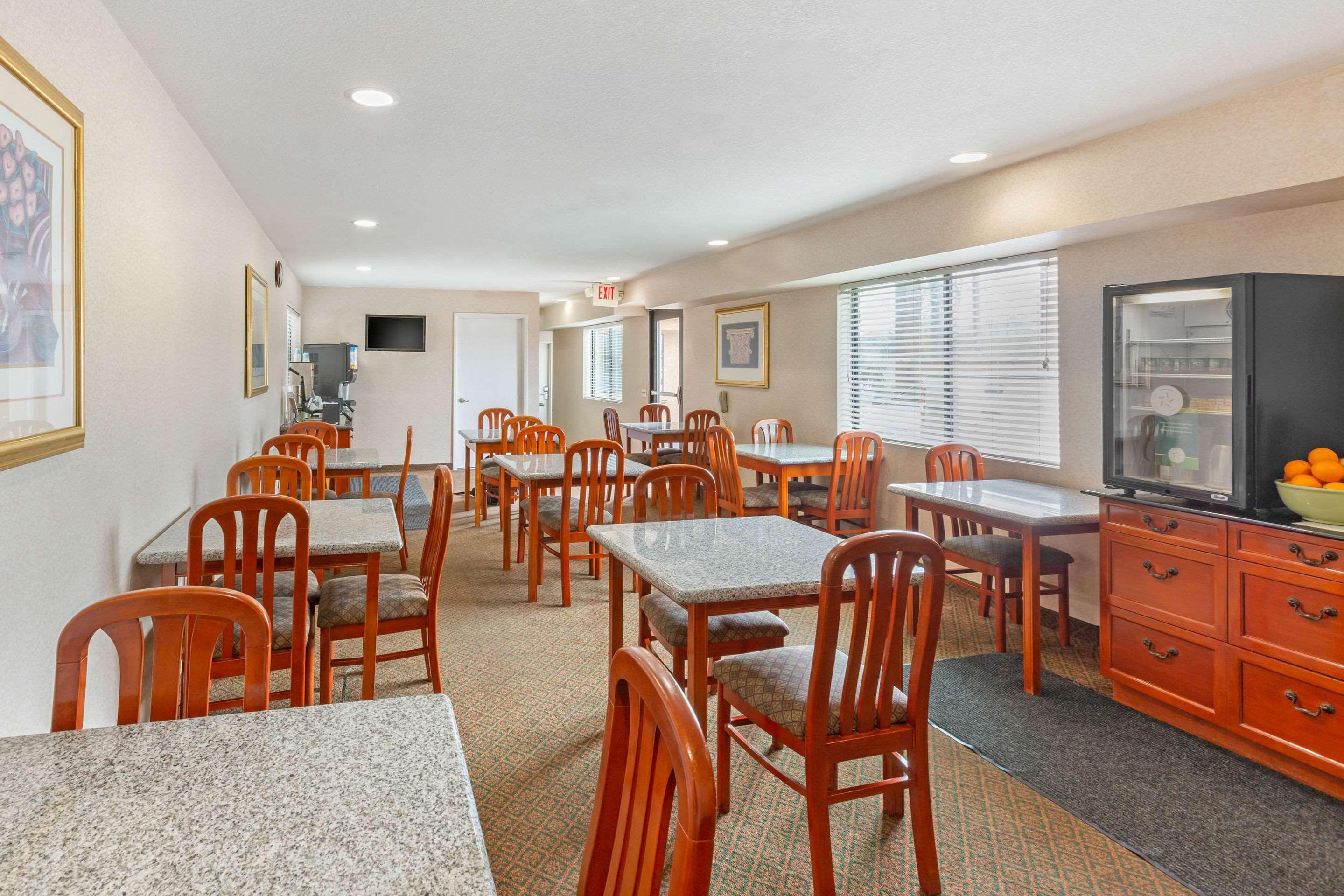 Quality Inn & Suites Oceanside Near Camp Pendleton Buitenkant foto