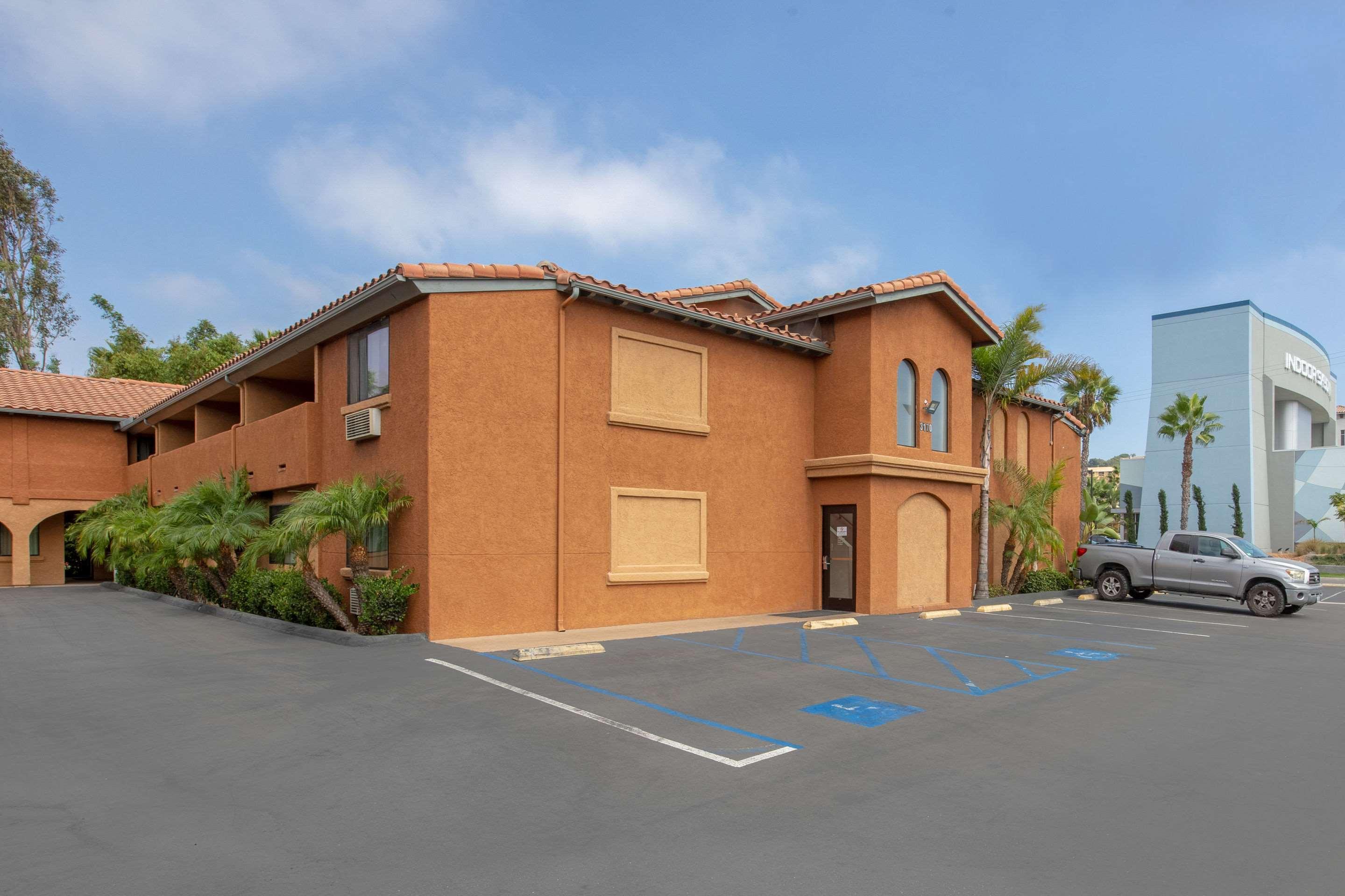 Quality Inn & Suites Oceanside Near Camp Pendleton Buitenkant foto