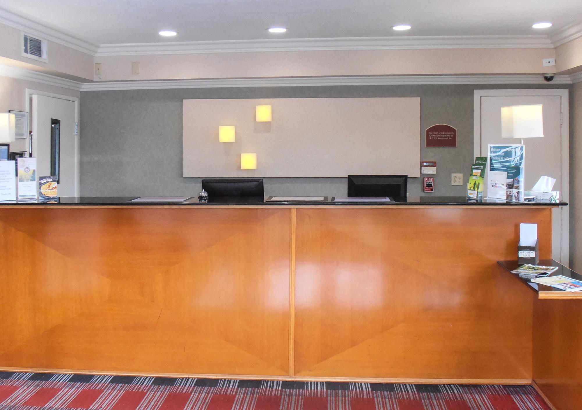 Quality Inn & Suites Oceanside Near Camp Pendleton Buitenkant foto