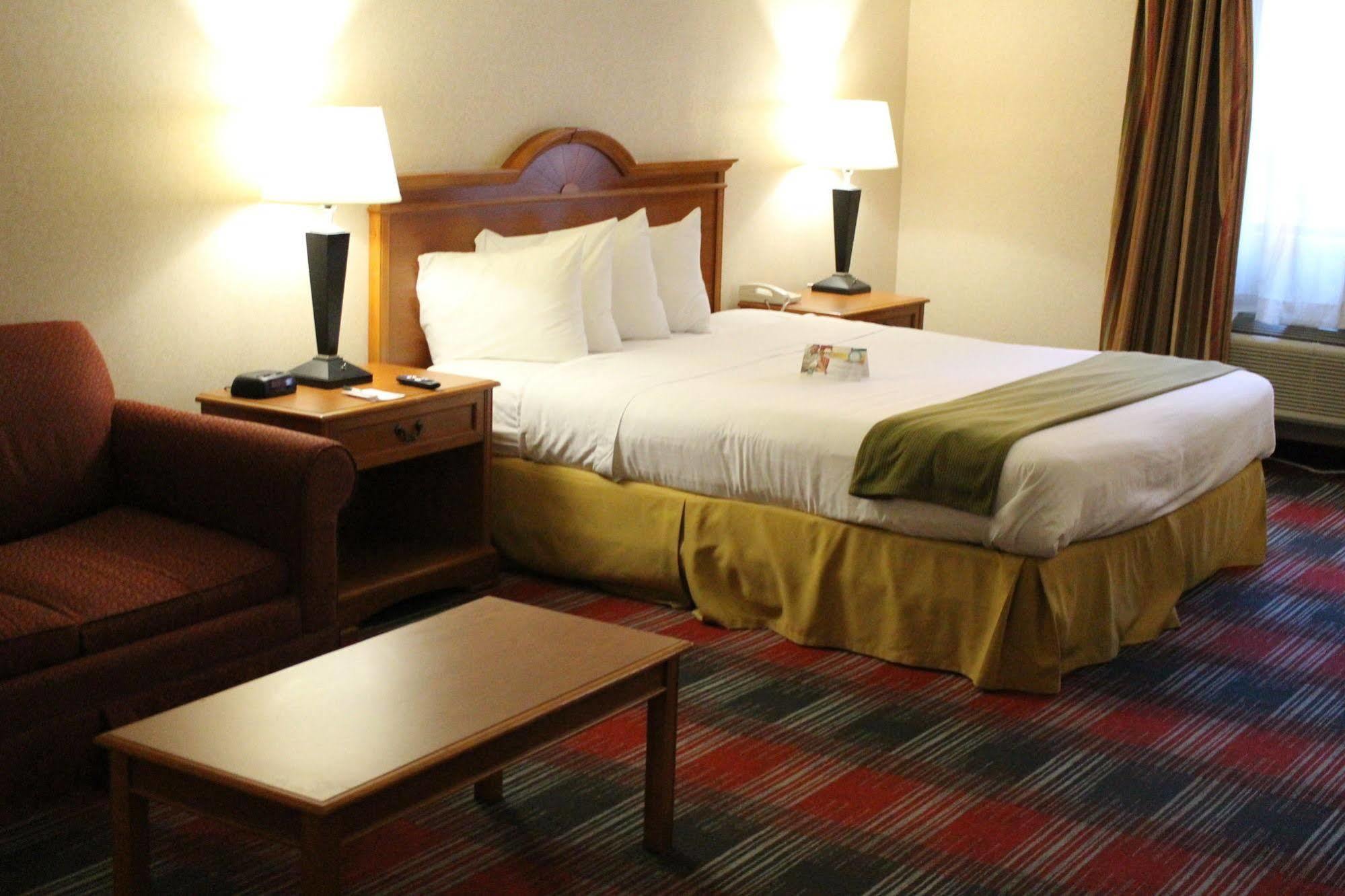 Quality Inn & Suites Oceanside Near Camp Pendleton Buitenkant foto