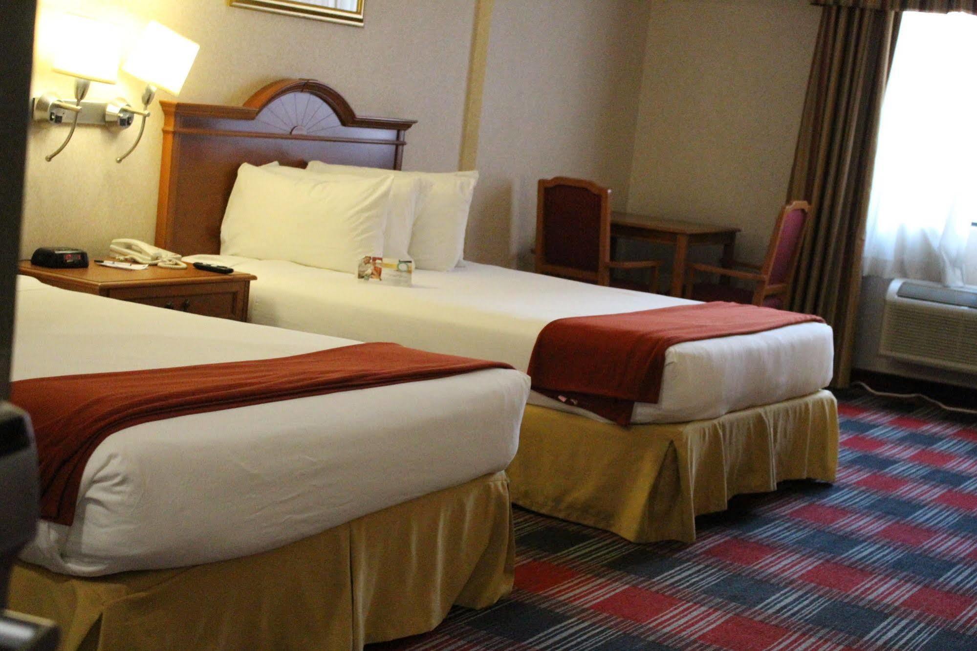 Quality Inn & Suites Oceanside Near Camp Pendleton Buitenkant foto